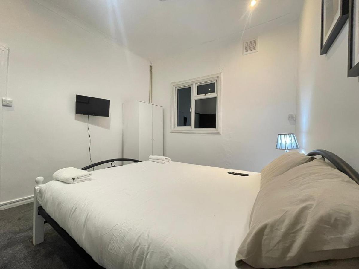 Private Double Room In Stratford 伦敦 外观 照片